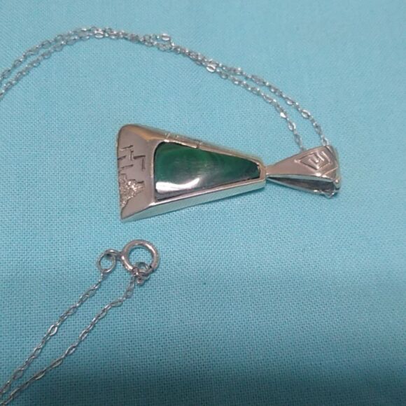 Signed Tom Kill, Malachite Native American Pendant/ silver necklace - Picture 3 of 8